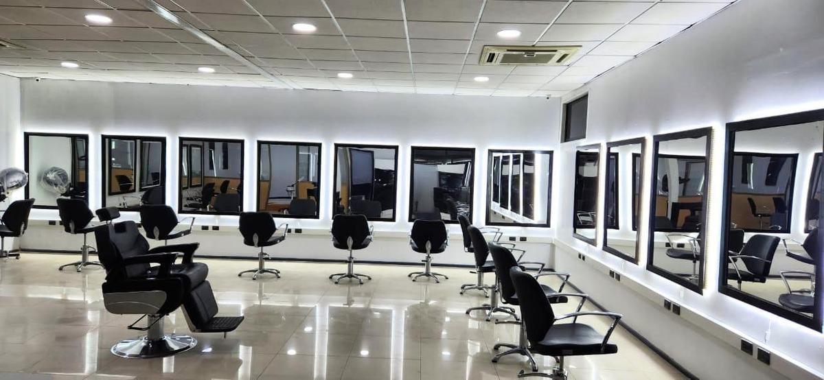 Salón de Práctica Sede Concepción - Curso de Barbería en Concepción -  Pack Barbero Estructural - Innova')}