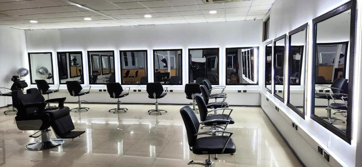 Salón de Práctica Sede Concepción - Curso de Barbería en Concepción -  Pack Barbero Estructural - Innova')}