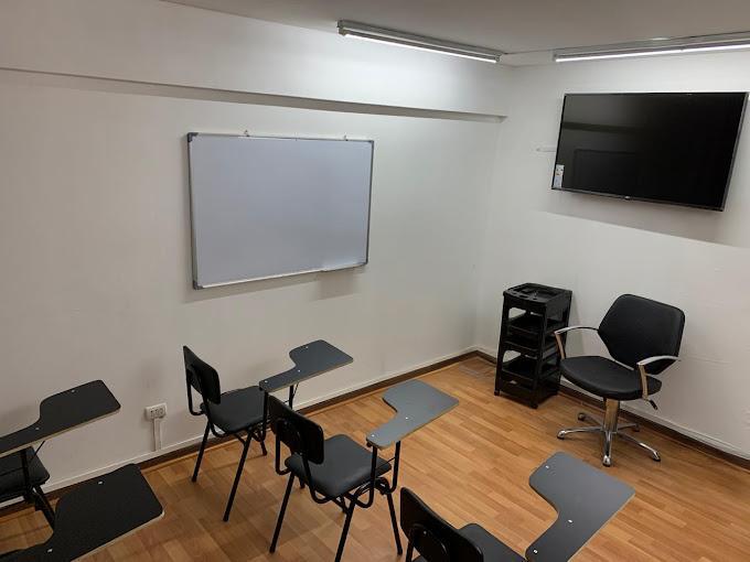Sala Teoria 1 Sede Santiago - Curso de Barbería en Santiago - Innova')}