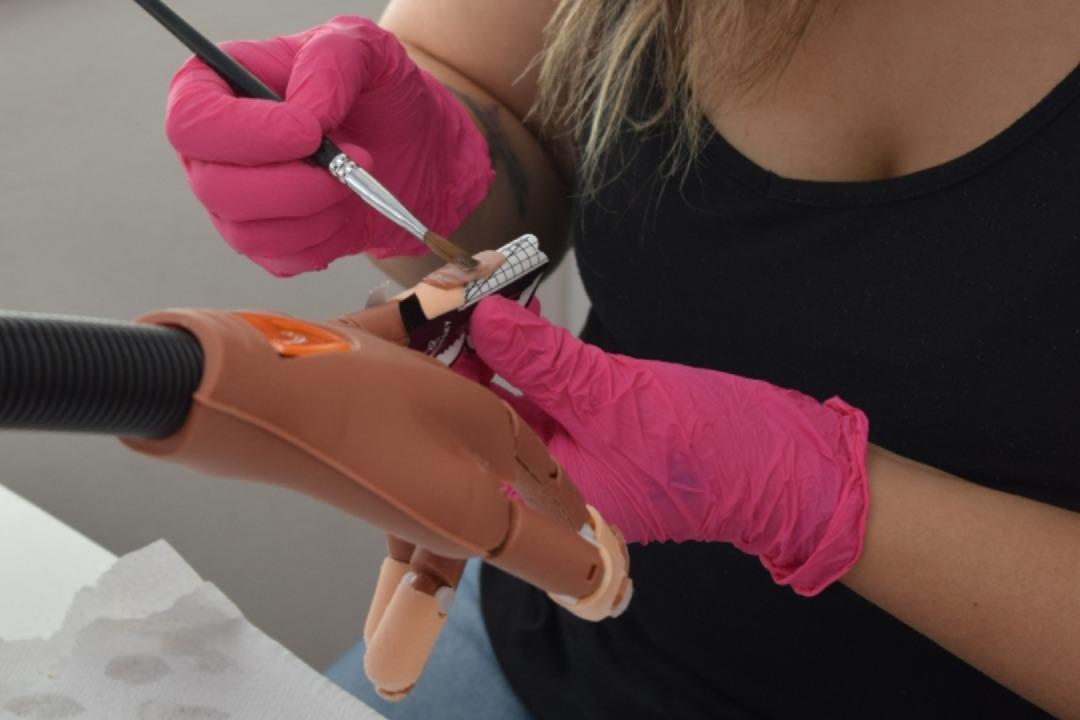 Uñas gel en manos de práctica - Curso de Manicure Spa mención uñas Softgel y Polygel - Innova