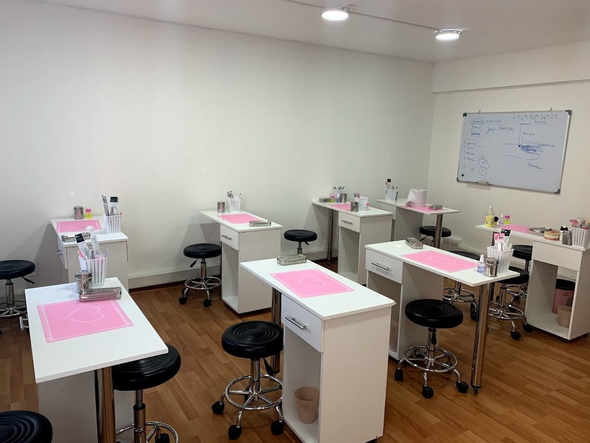 Sala Manicure Sede Santiago - Curso de Manicure Spa mención uñas Softgel y Polygel - Innova