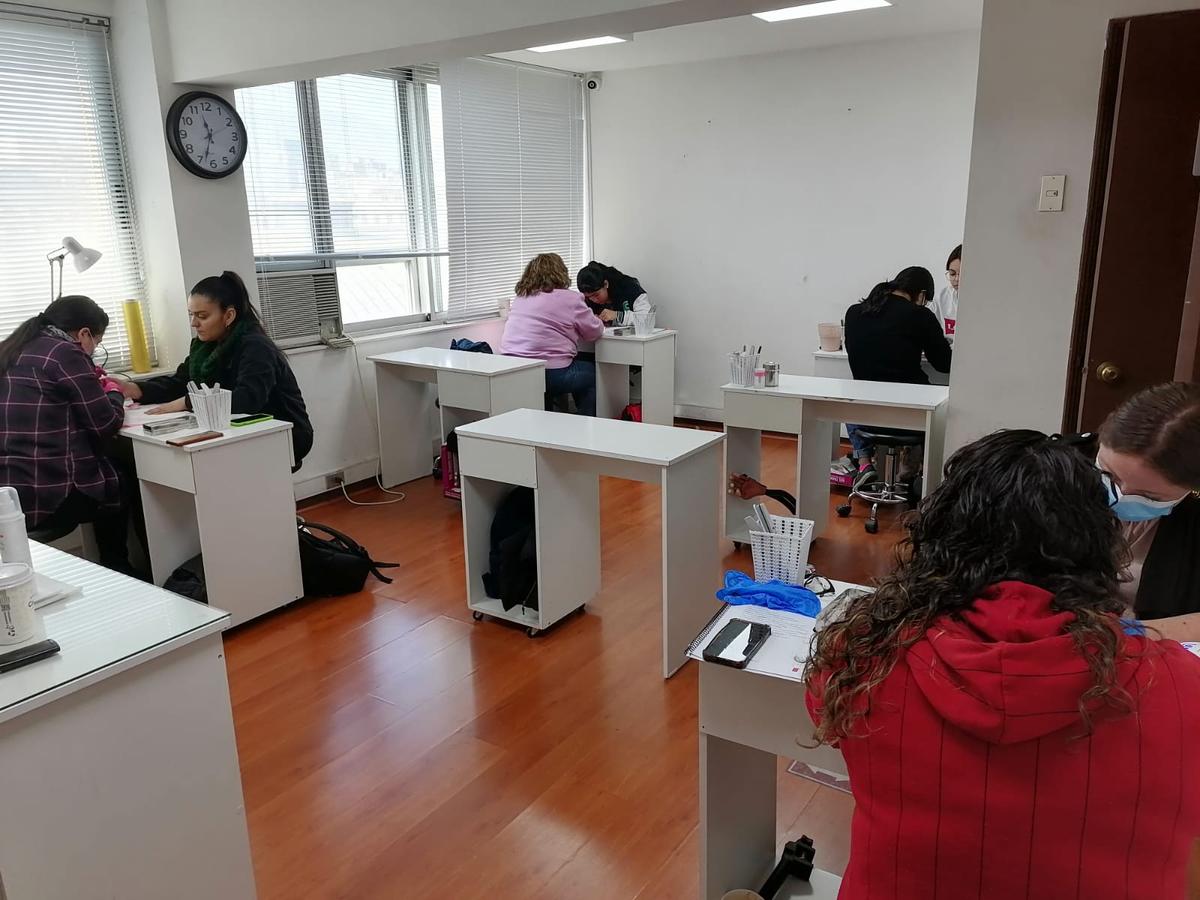 Sala Manicure Sede Santiago - Curso de Manicure Spa mención uñas Softgel y Polygel - Innova