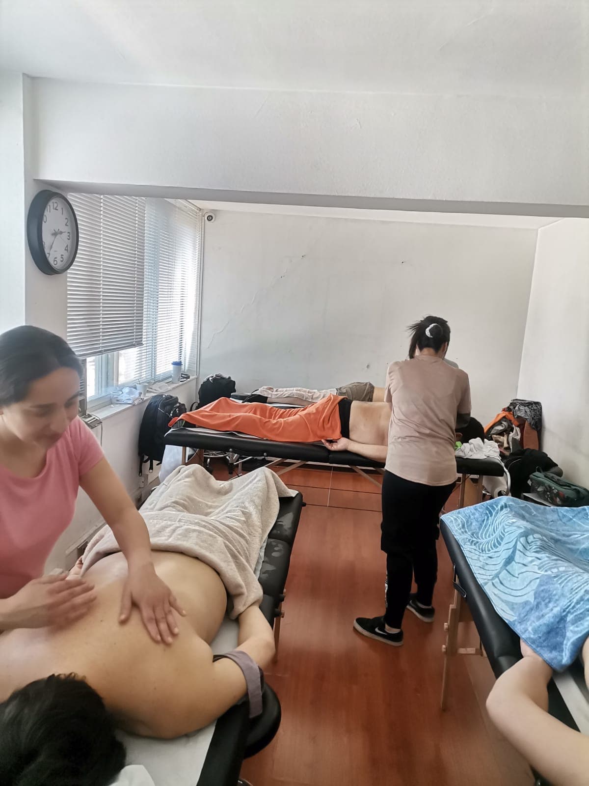 Clase Práctica Masaje de Relajación en Espalda - Curso de Masoterapia - Innova