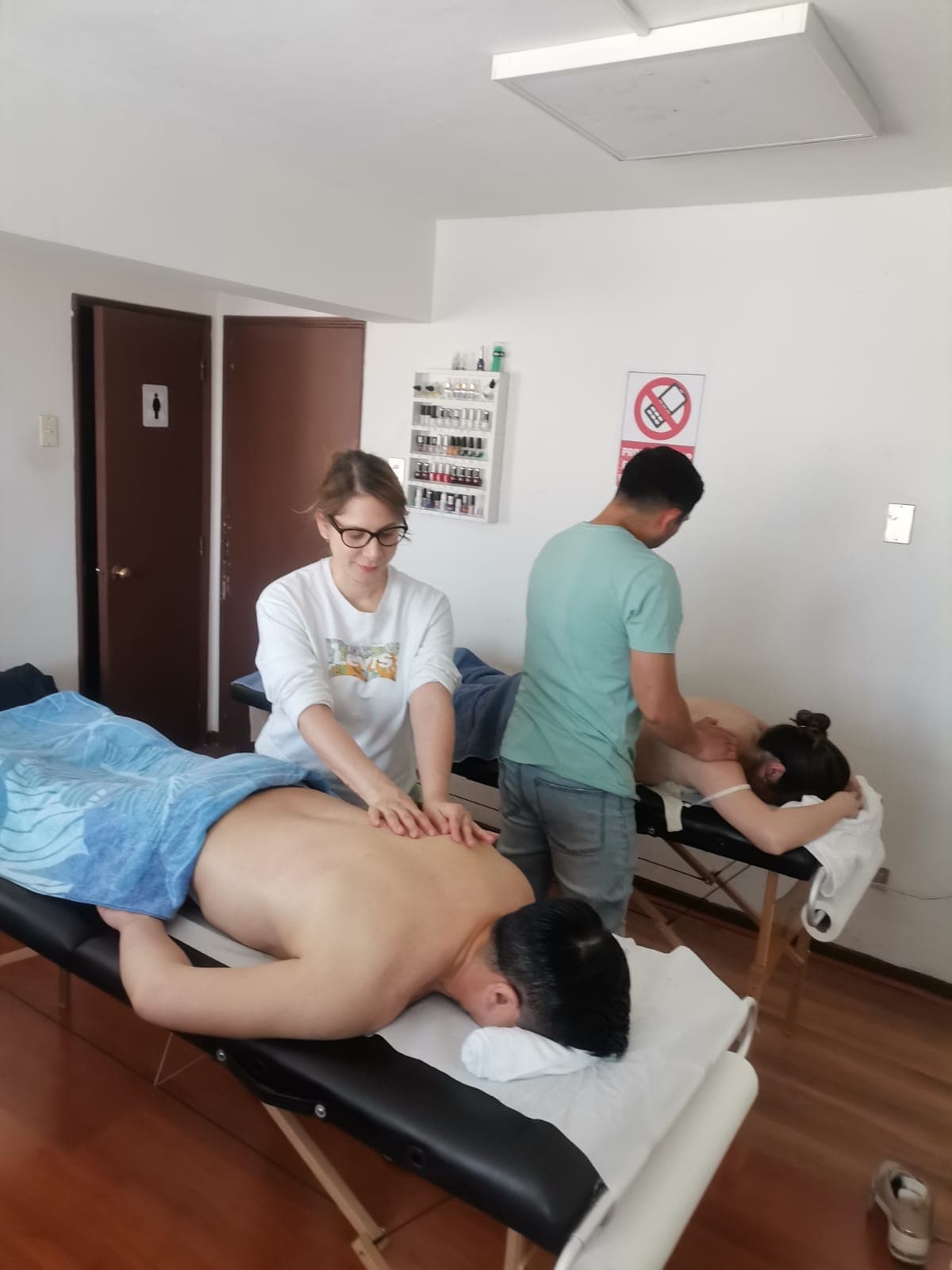Clase Práctica Masaje de Relajación en Espalda - Curso de Masoterapia - Innova