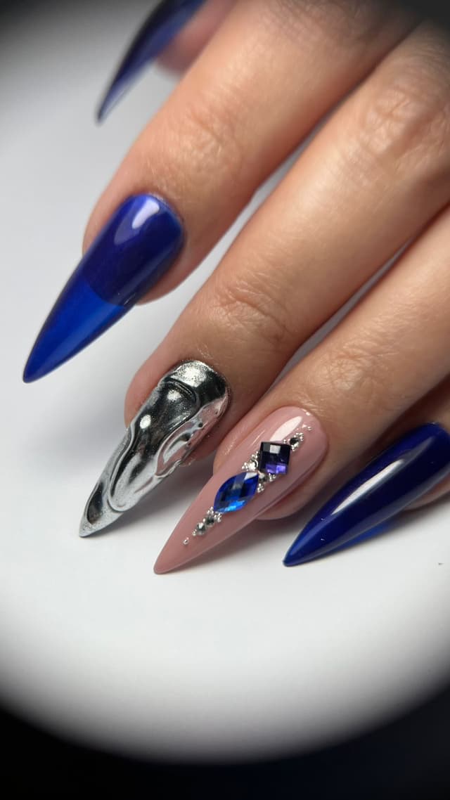 Manicure con joyeria de base plana (flat) ojo de caballo zafiro y cuadrado zafiro - Taller 3d: Relieves en Gel y Cristales - Innova